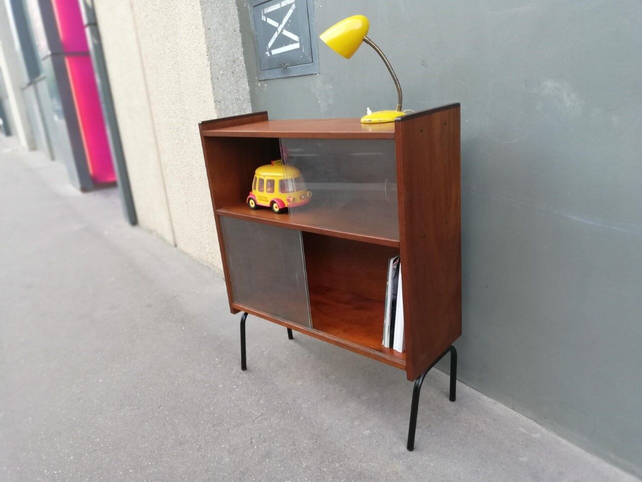 Vintage 60s showcase