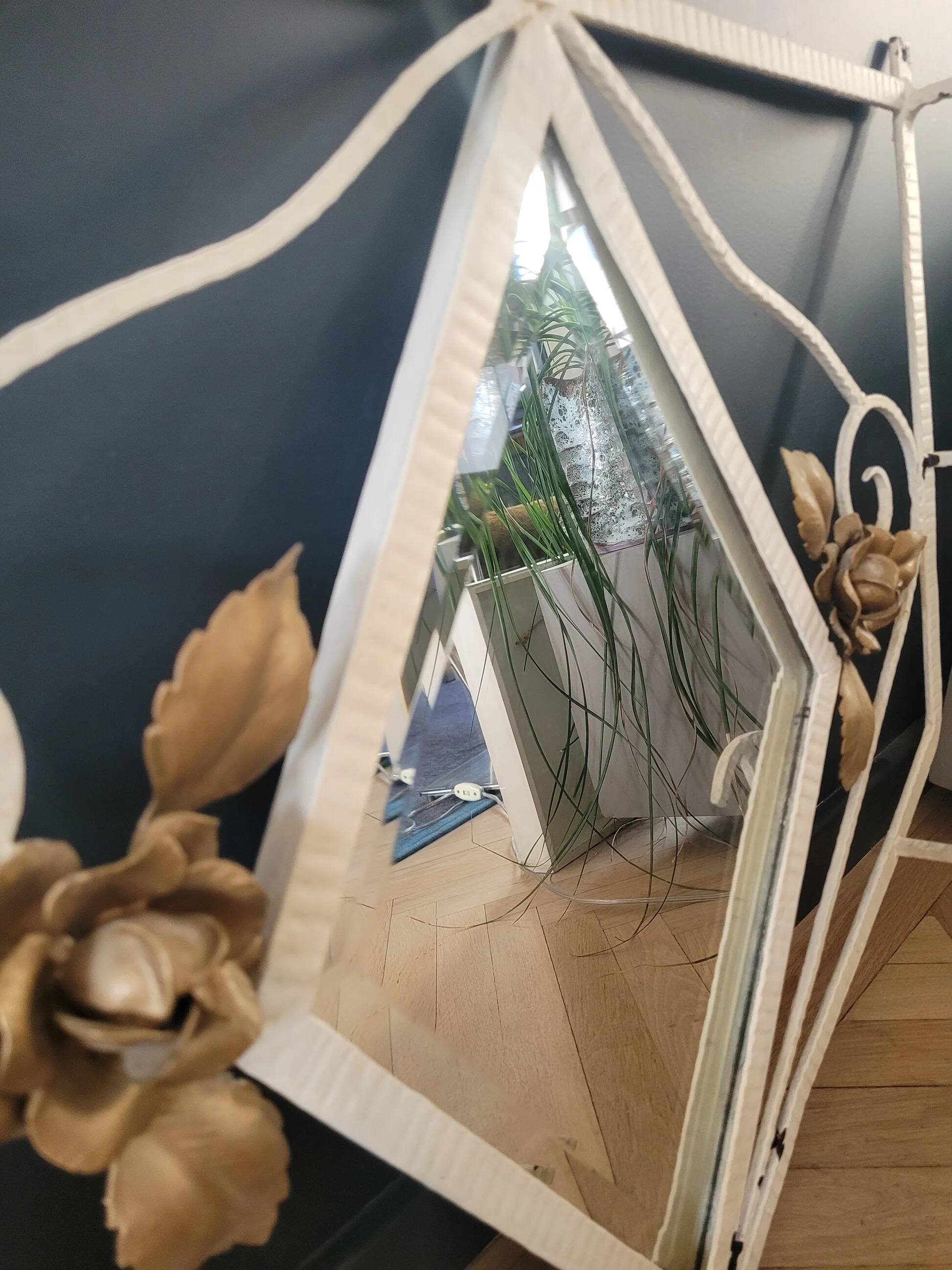Entrance hall - Wall-mounted coat rack with mirror