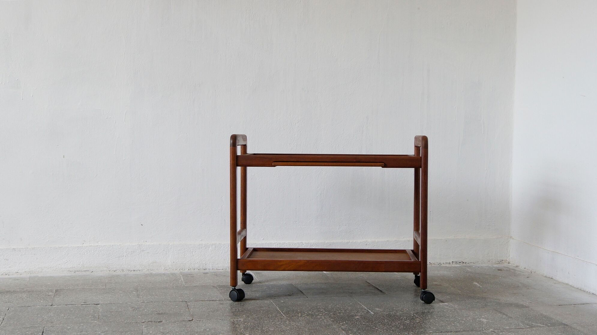 Desserte danoise en teck, années 1960