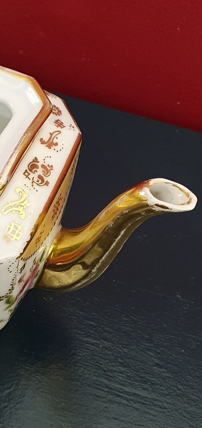 Paris porcelain teapot