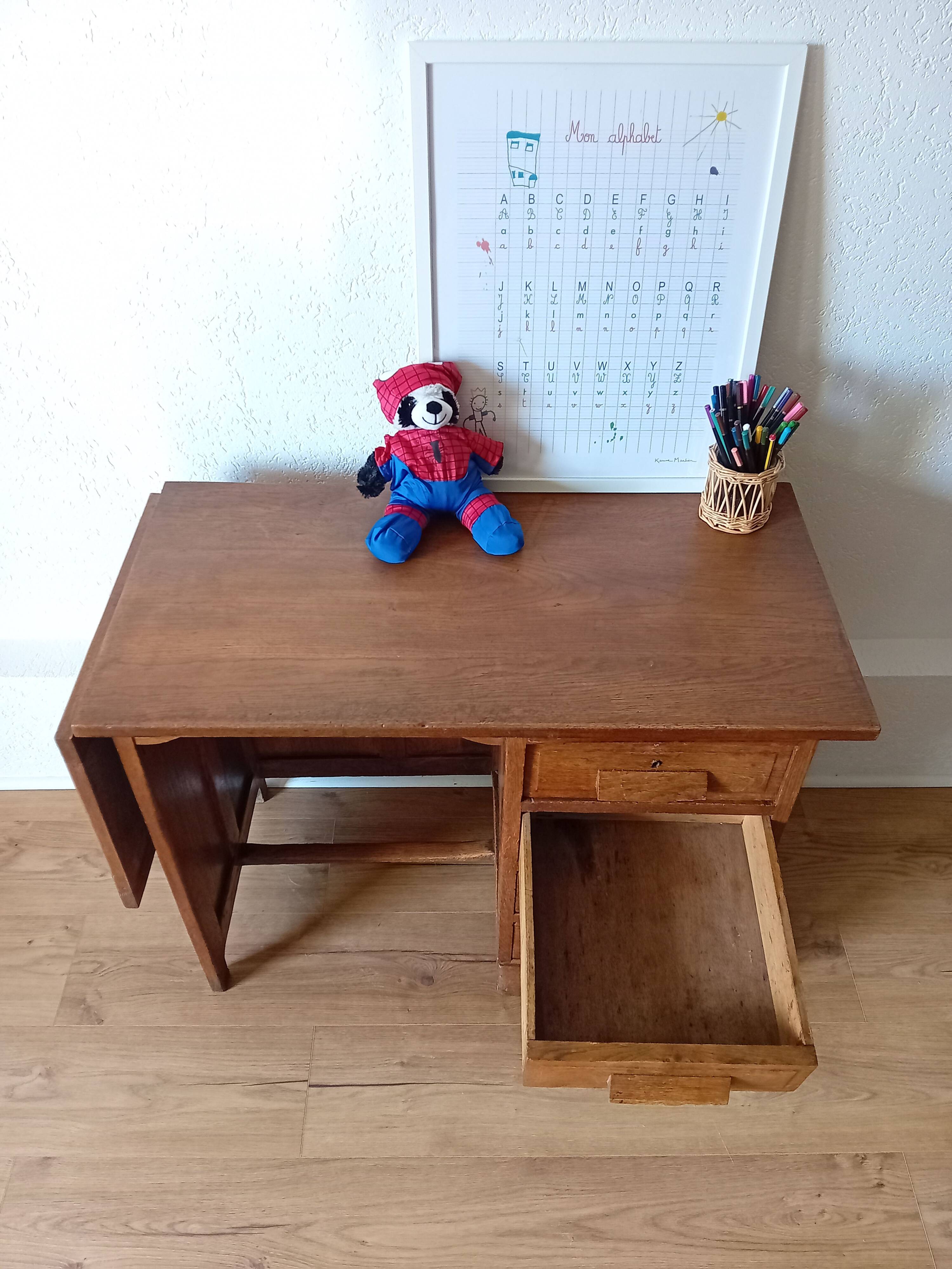Children's desk
