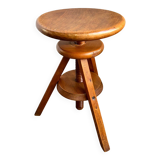 Wooden tripod stool with screw