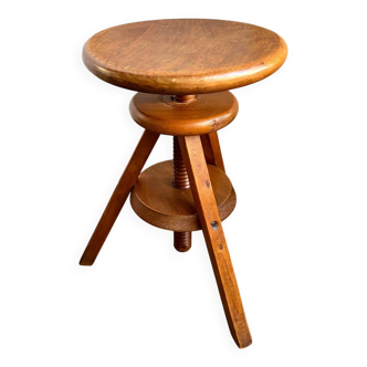 Wooden tripod stool with screw