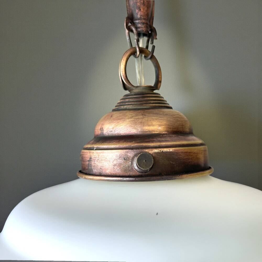 Lampe suspendue en verre blanc Art Déco