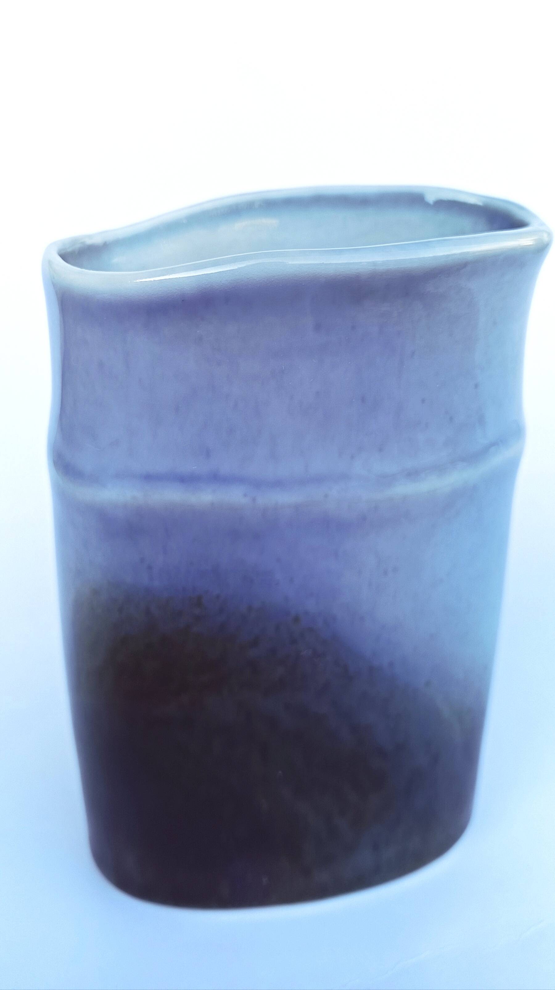 Virebent ceramic vase