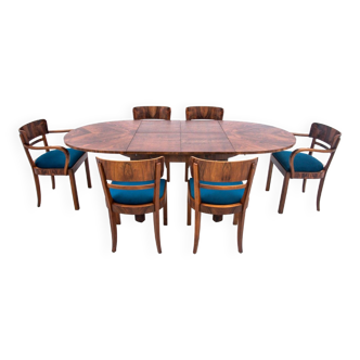 Art deco dining table with armchairs
