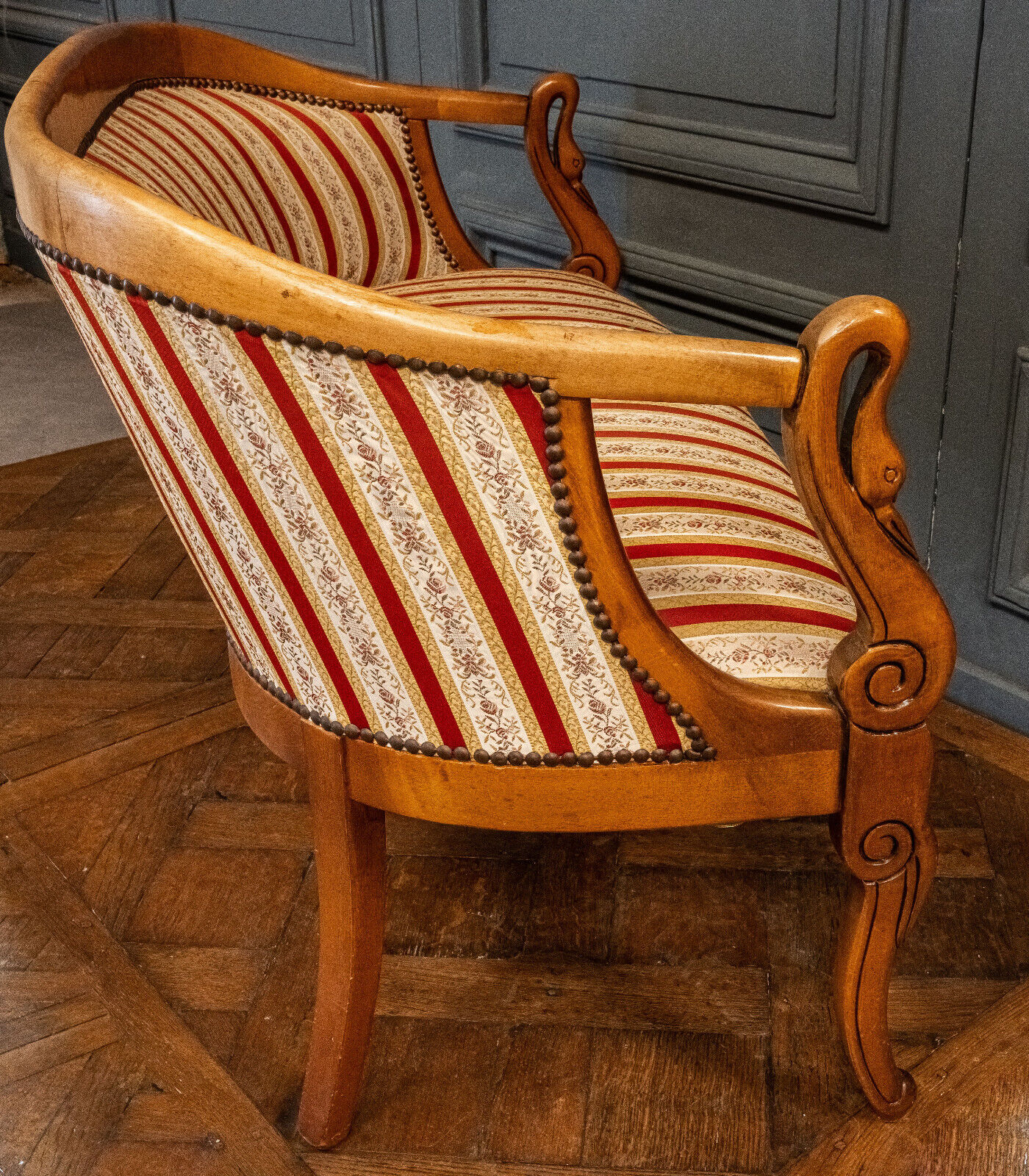 Blond mahogany sofa XXth décor gooseneck with butts