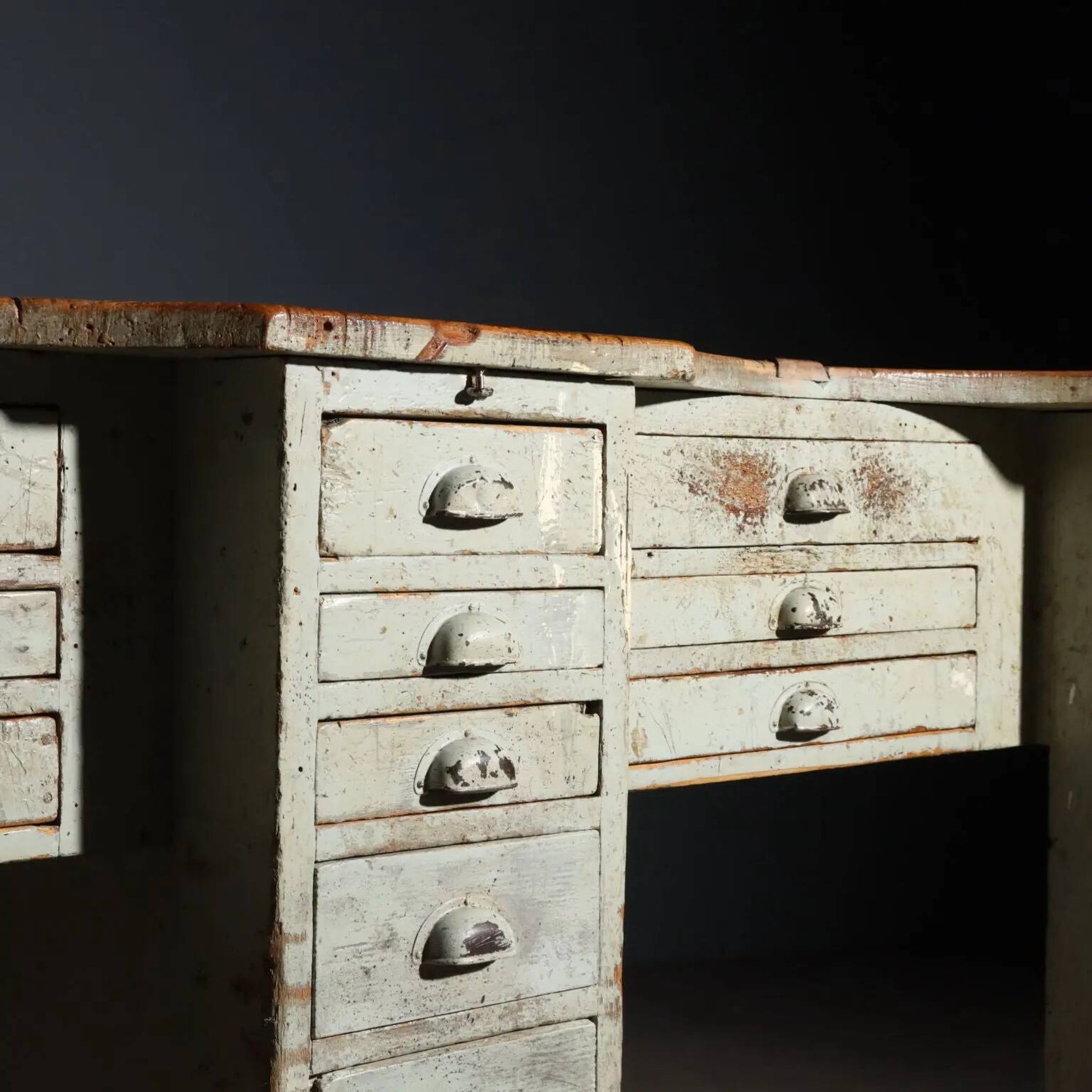 Table industrielle vintage en sapin et orme, Italie XXe siècle
