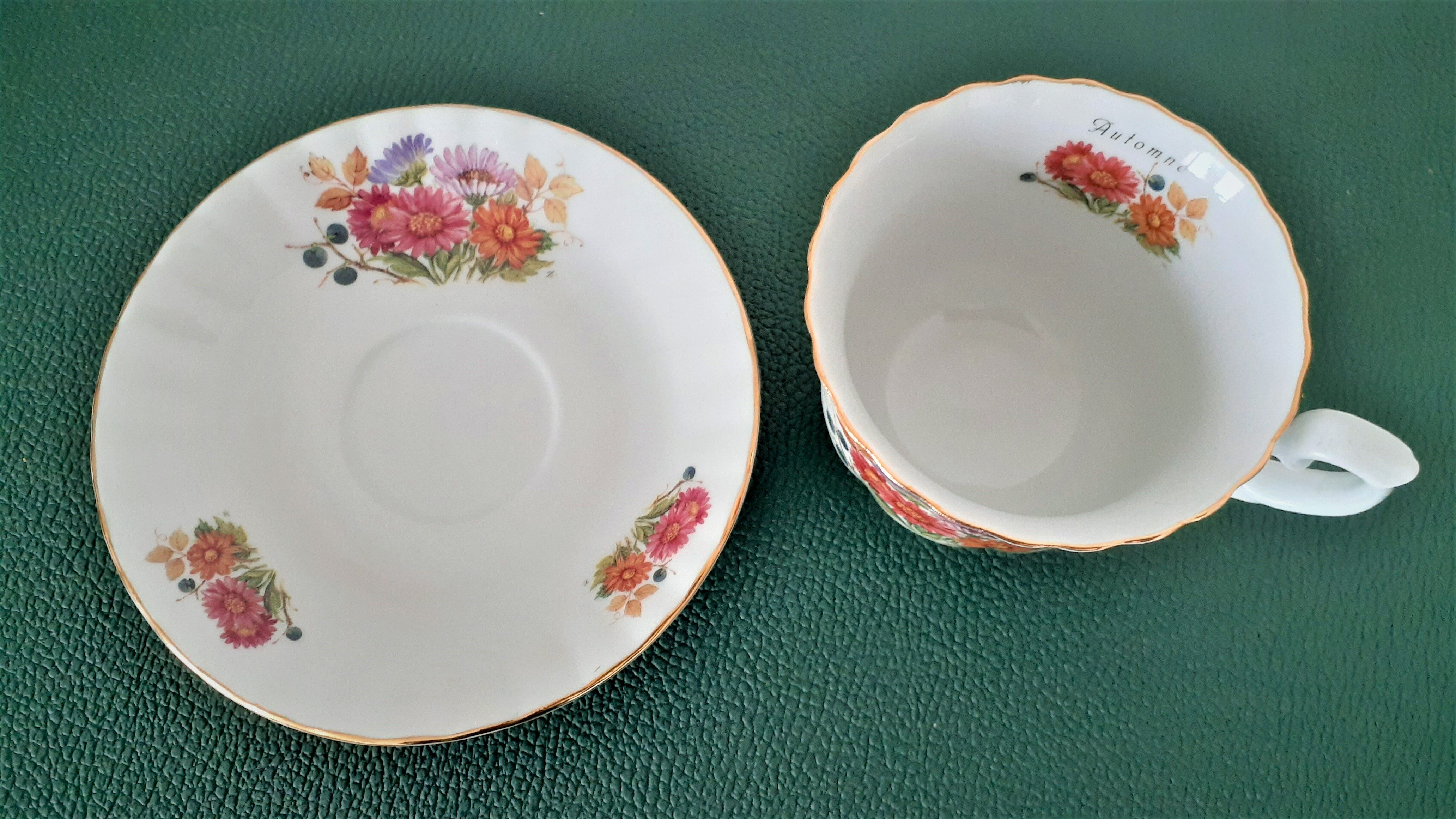 Coffee cup flowers autumn