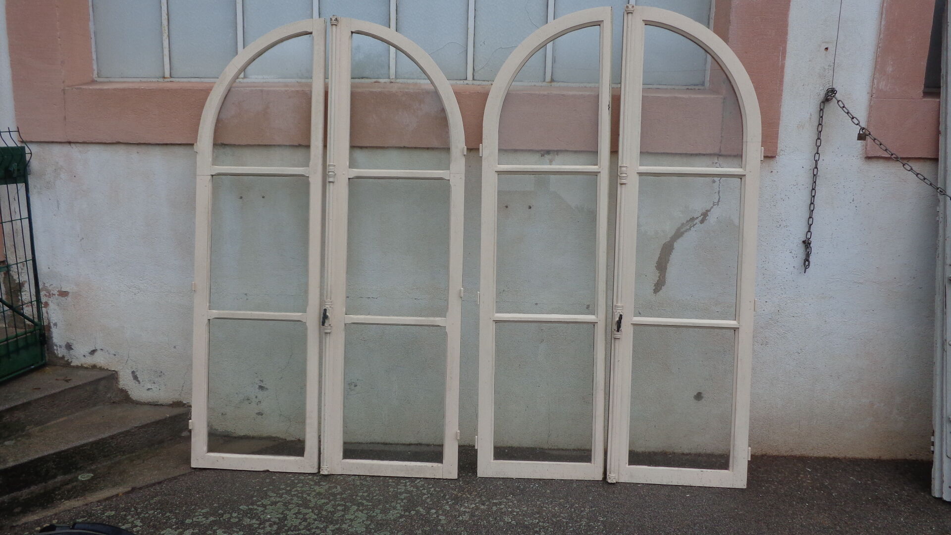 2 paires de fenêtres archées