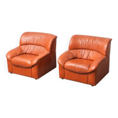 Paire de fauteuils en cuir marron, 1970