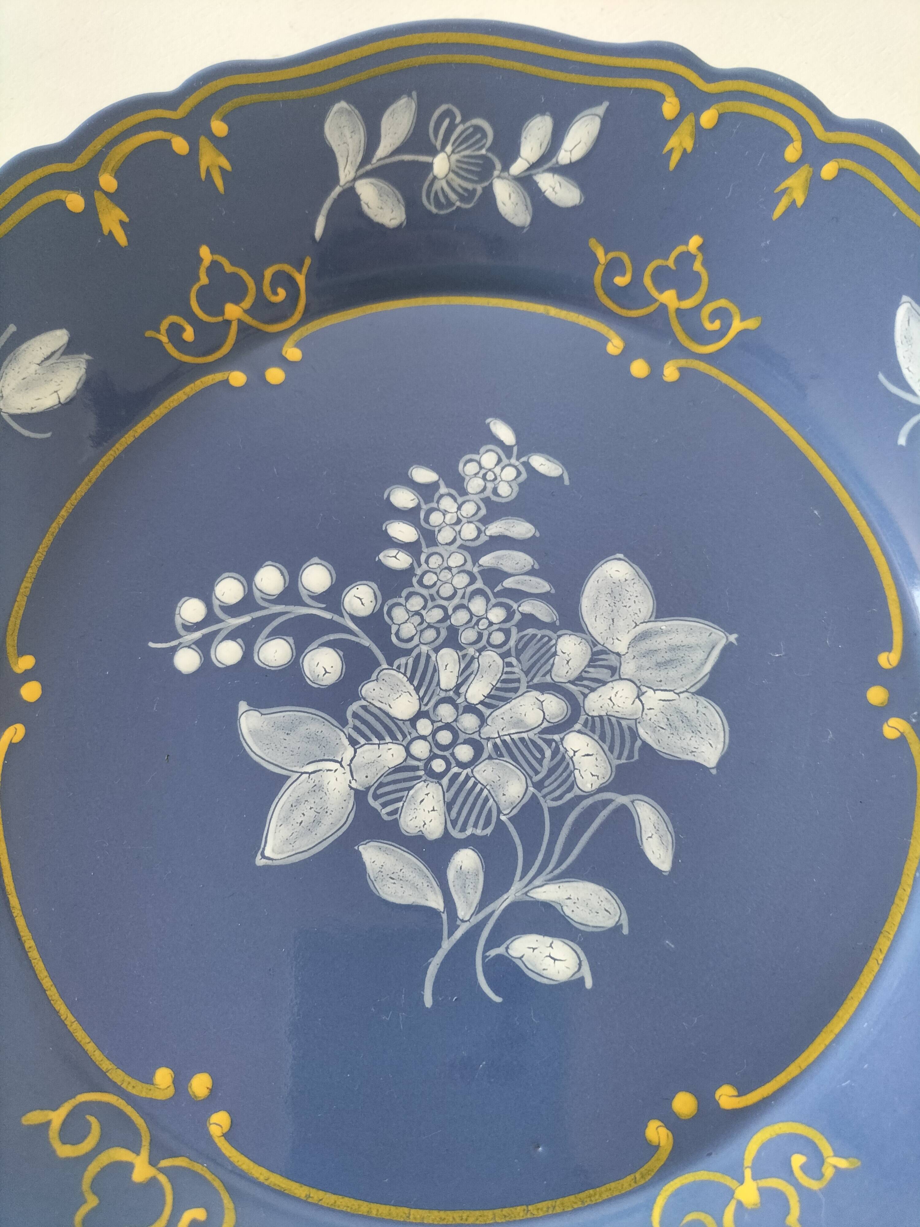 Hand-painted plate – Saint-Omer earthenware factory (attributed)