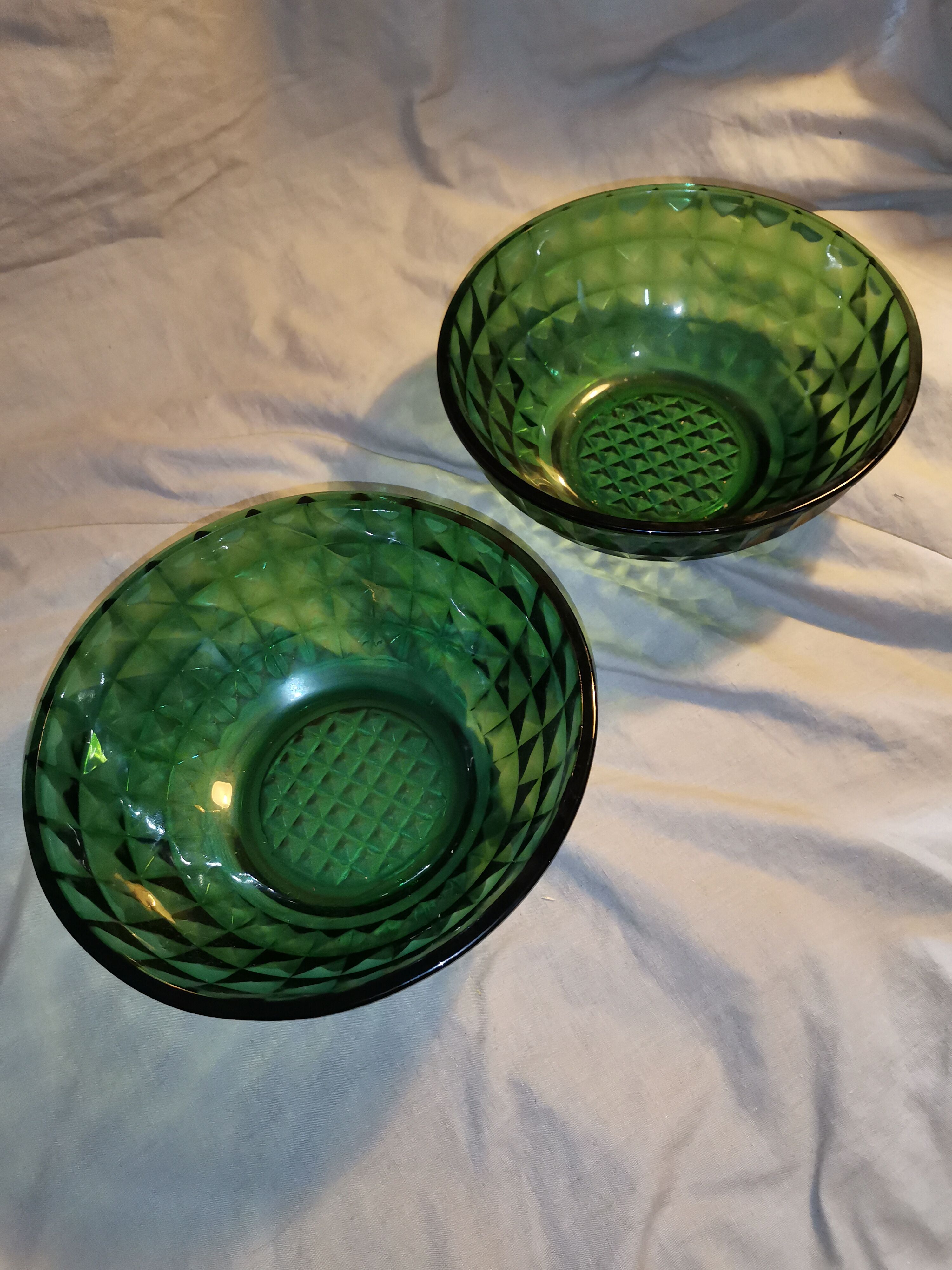 2 salad bowls green 70s