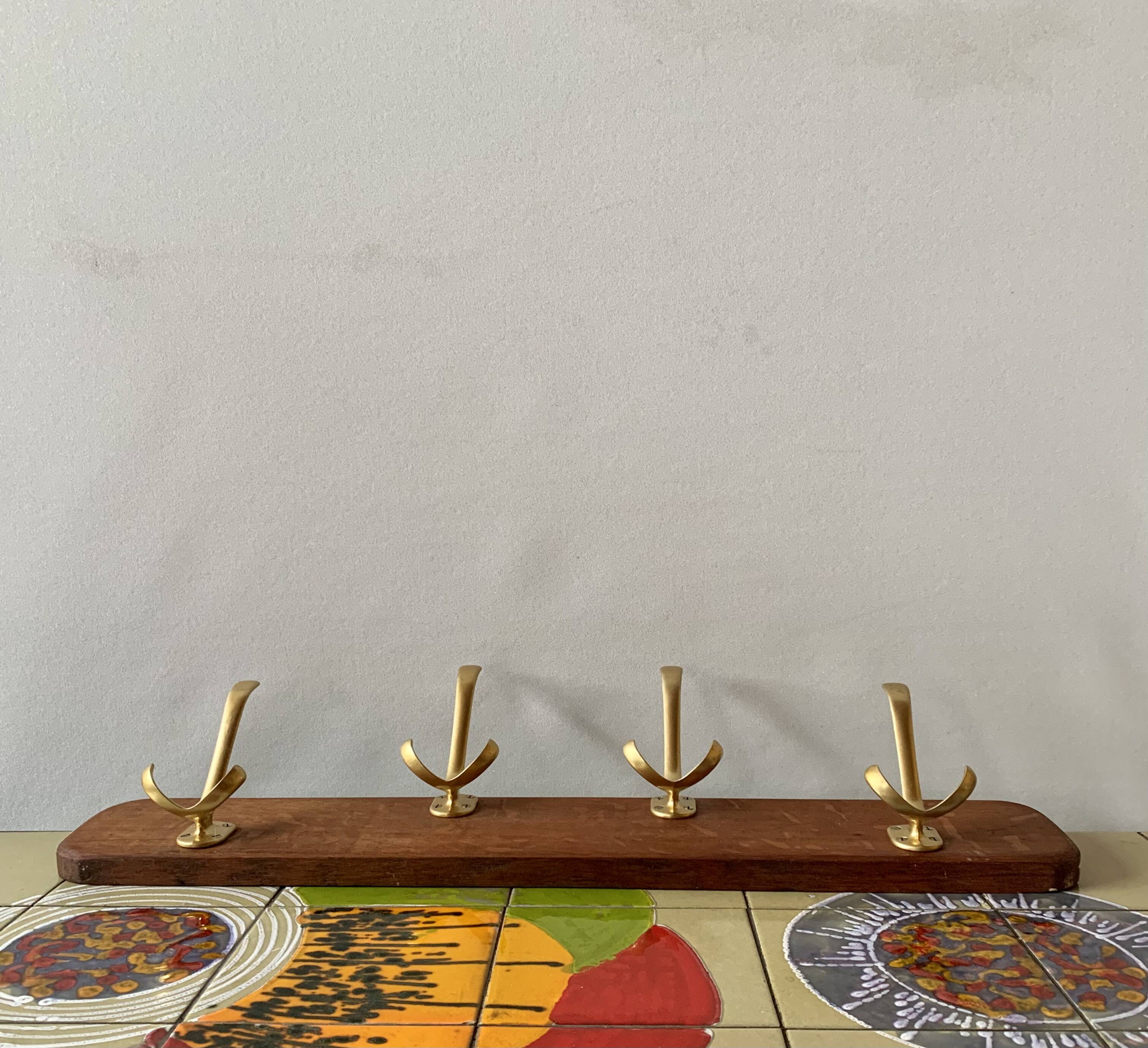 Vintage wooden wall coat rack with 4 double golden aluminum hooks