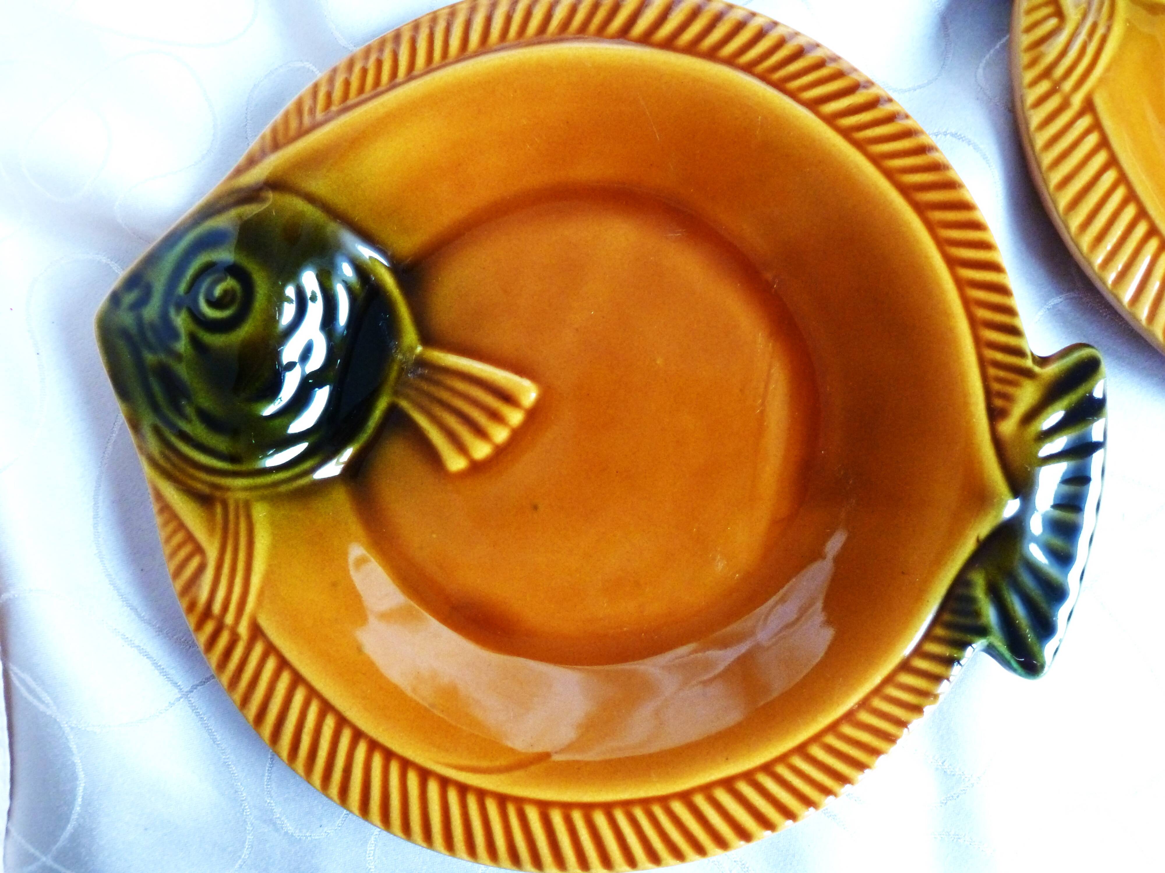 4 vintage Sarreguemines fish barbotine plates, vintage plates.