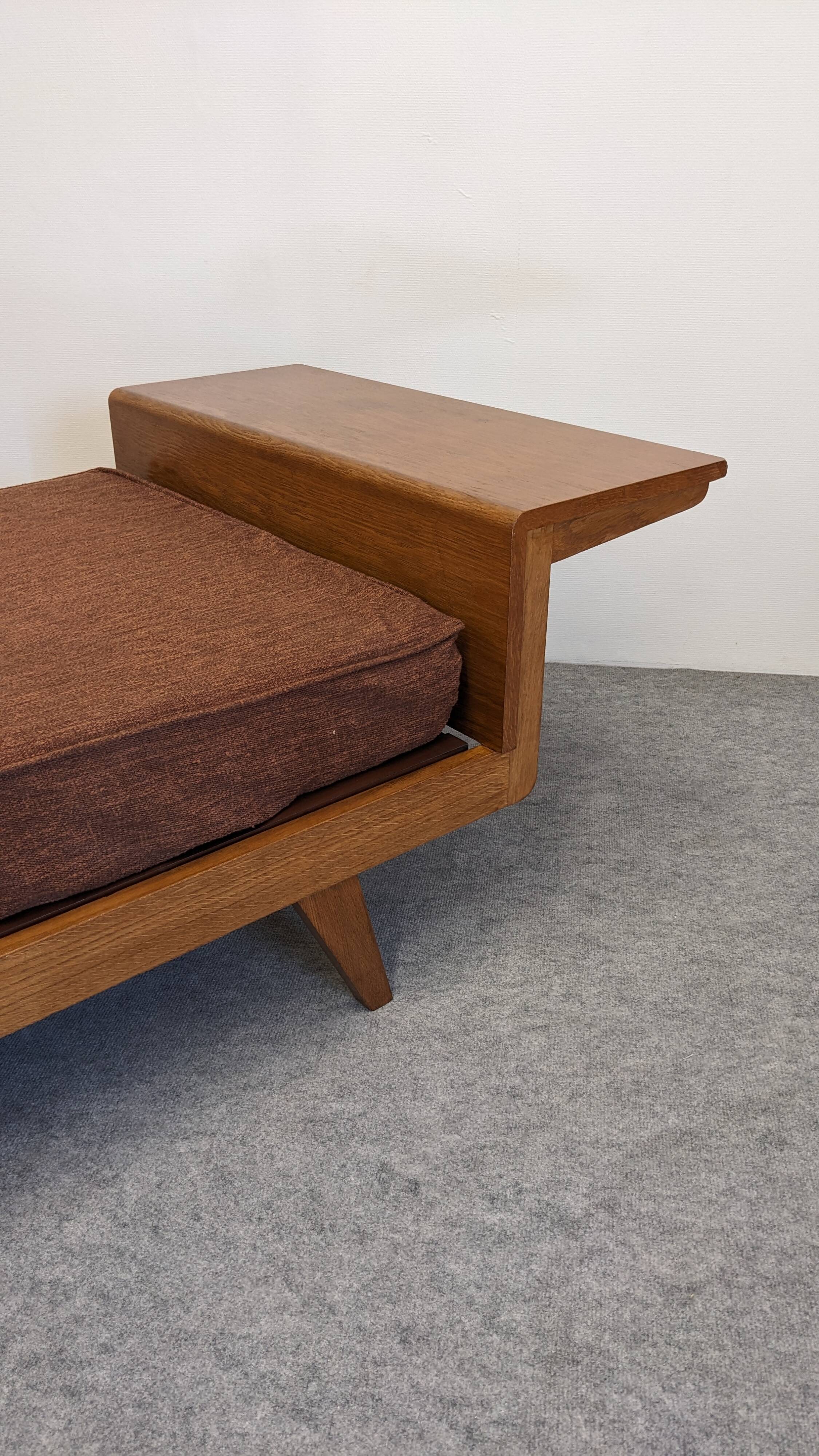 Daybed,  banquette ou lit de repos de style scandinave, France vers 1960