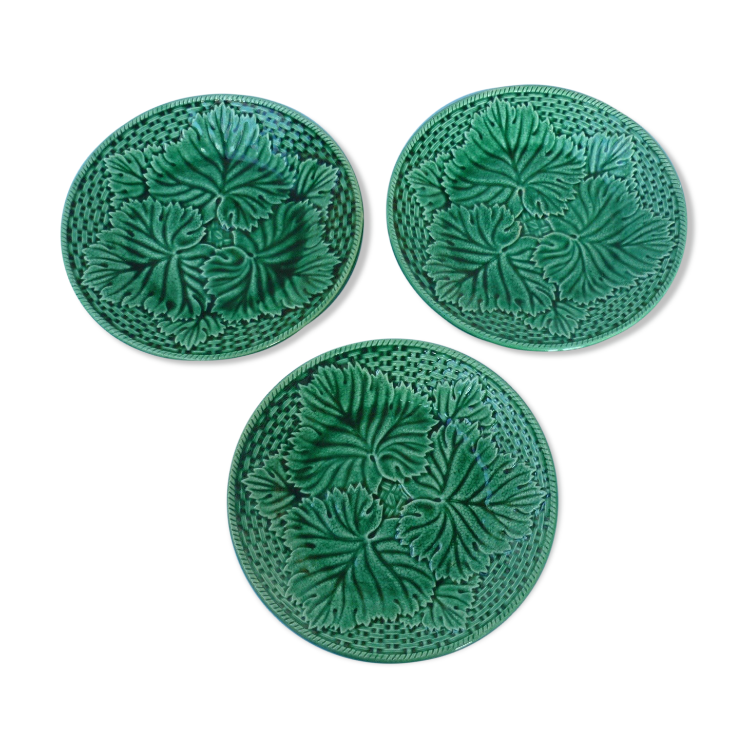 Set of 3 green plates of Gien, vine leaves