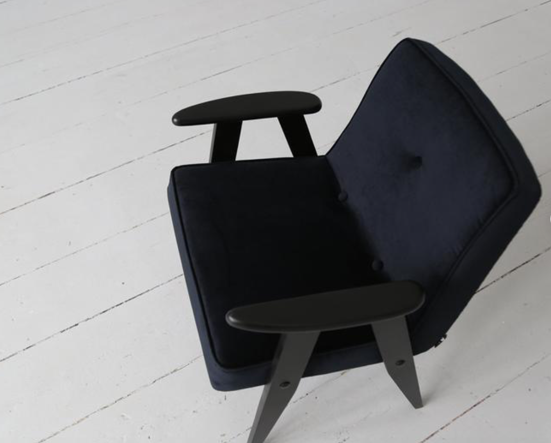 Fauteuil polonais "366" du milieu du siècle en noir, conçu en 1962 par J. Chierowski