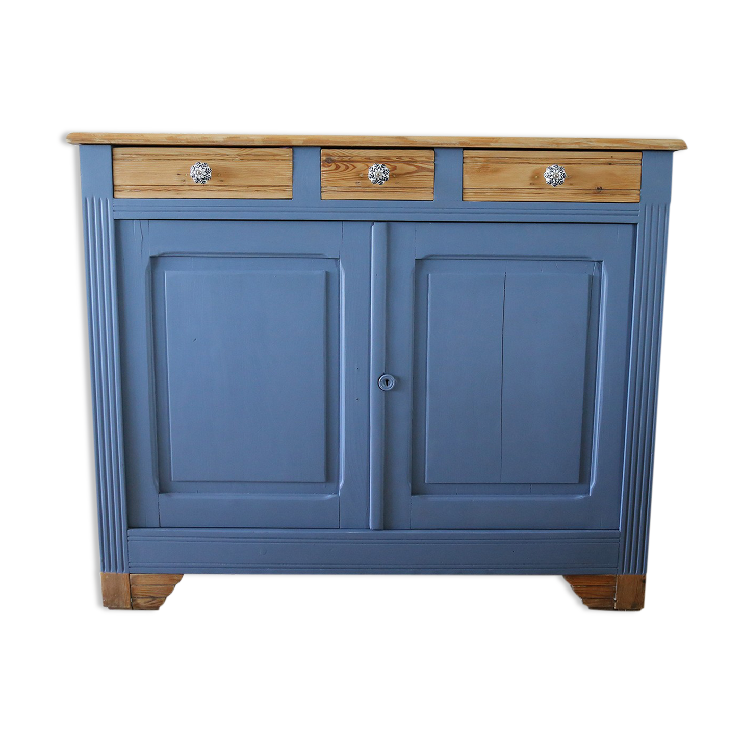 Blue parisian buffet