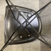 Lot de 2 chaises Gubi modèle 3d design par Komplot