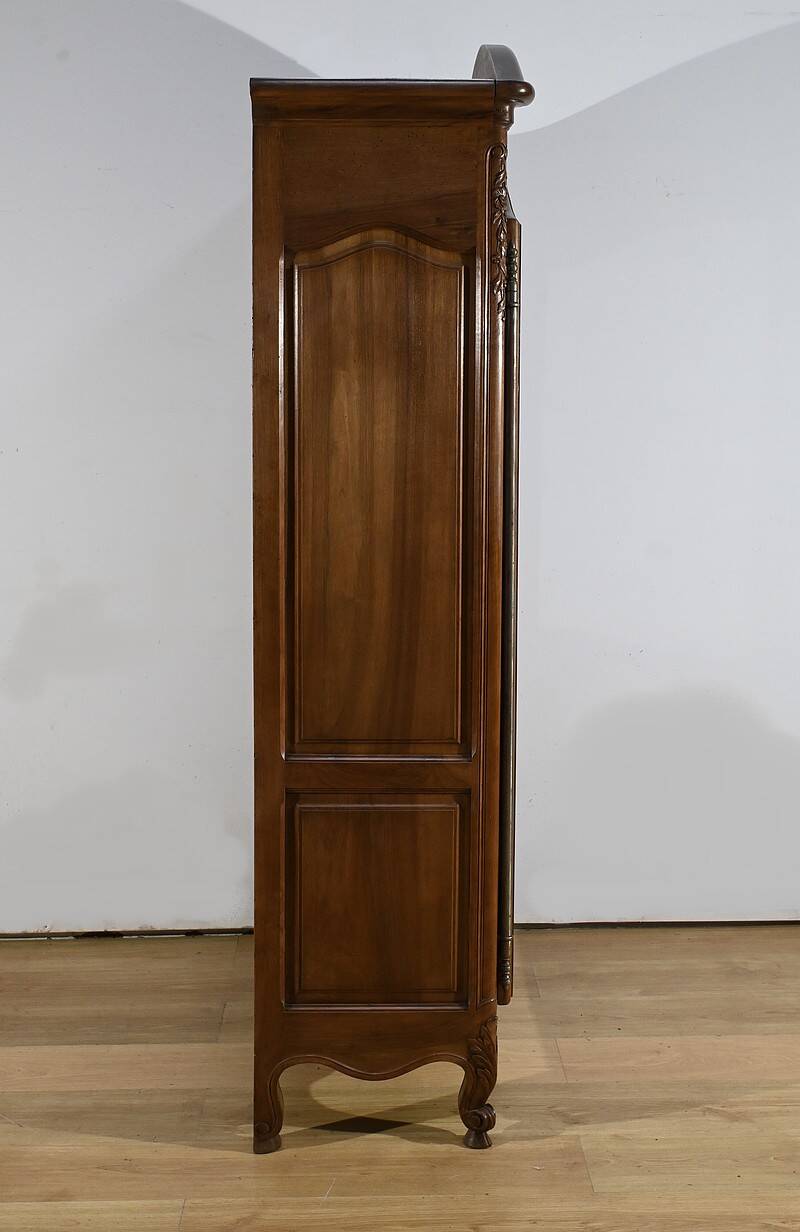 Walnut Display Cabinet, Louis XV Style – Late 19th Century