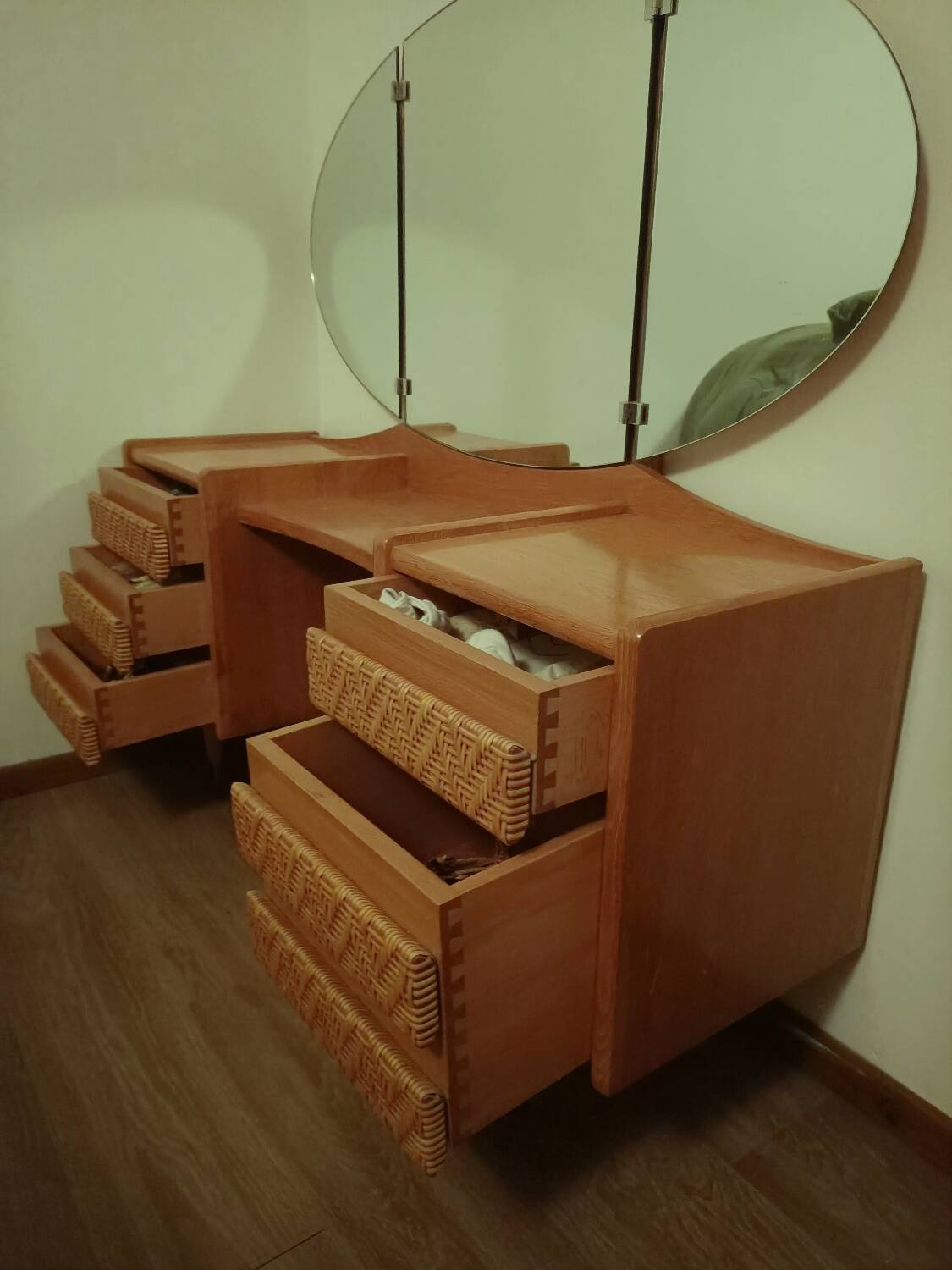 Triptych dressing table