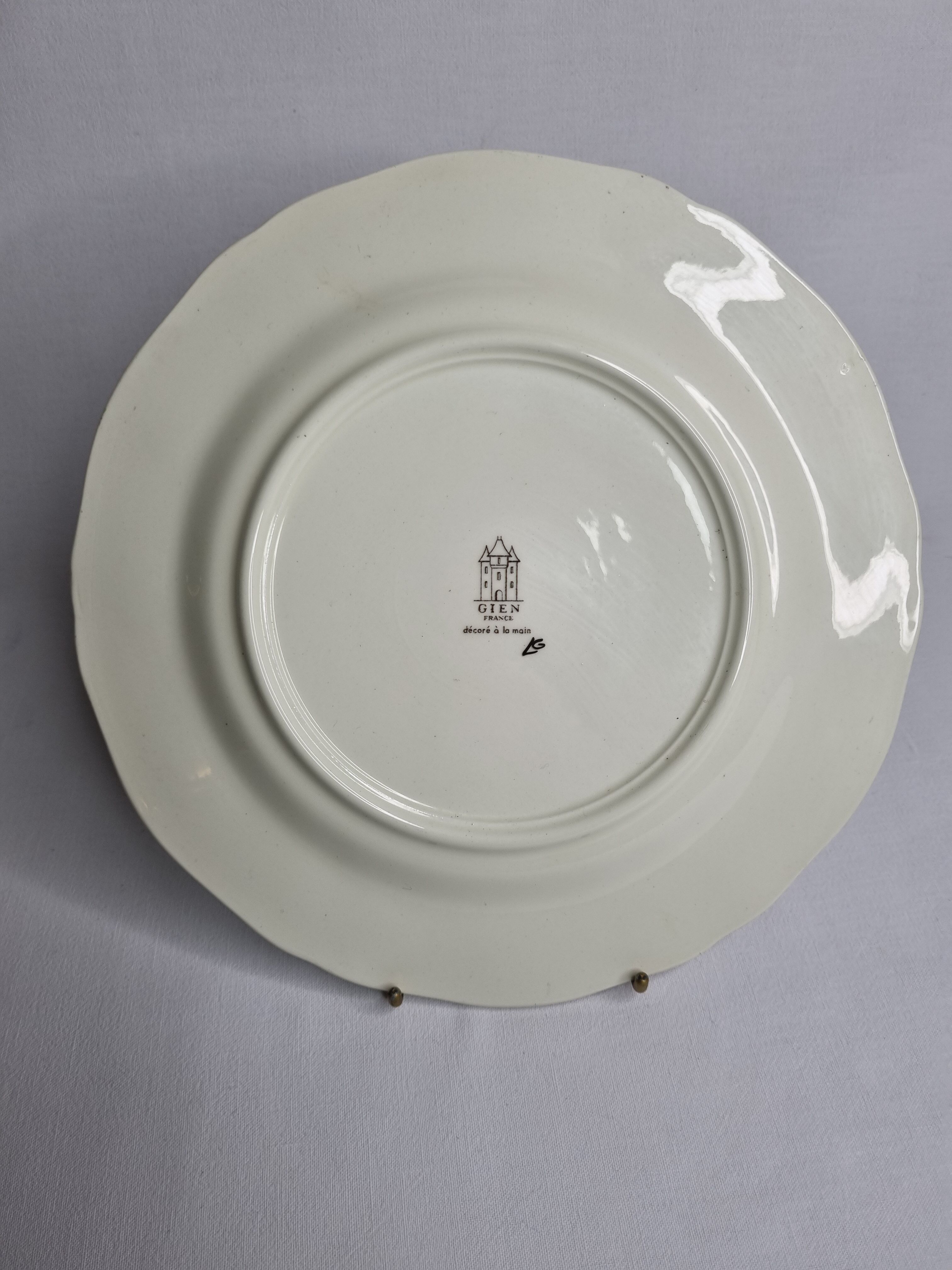 Plate in Gien earthenware, Rambouillet model, "hare" signed JB in the décor