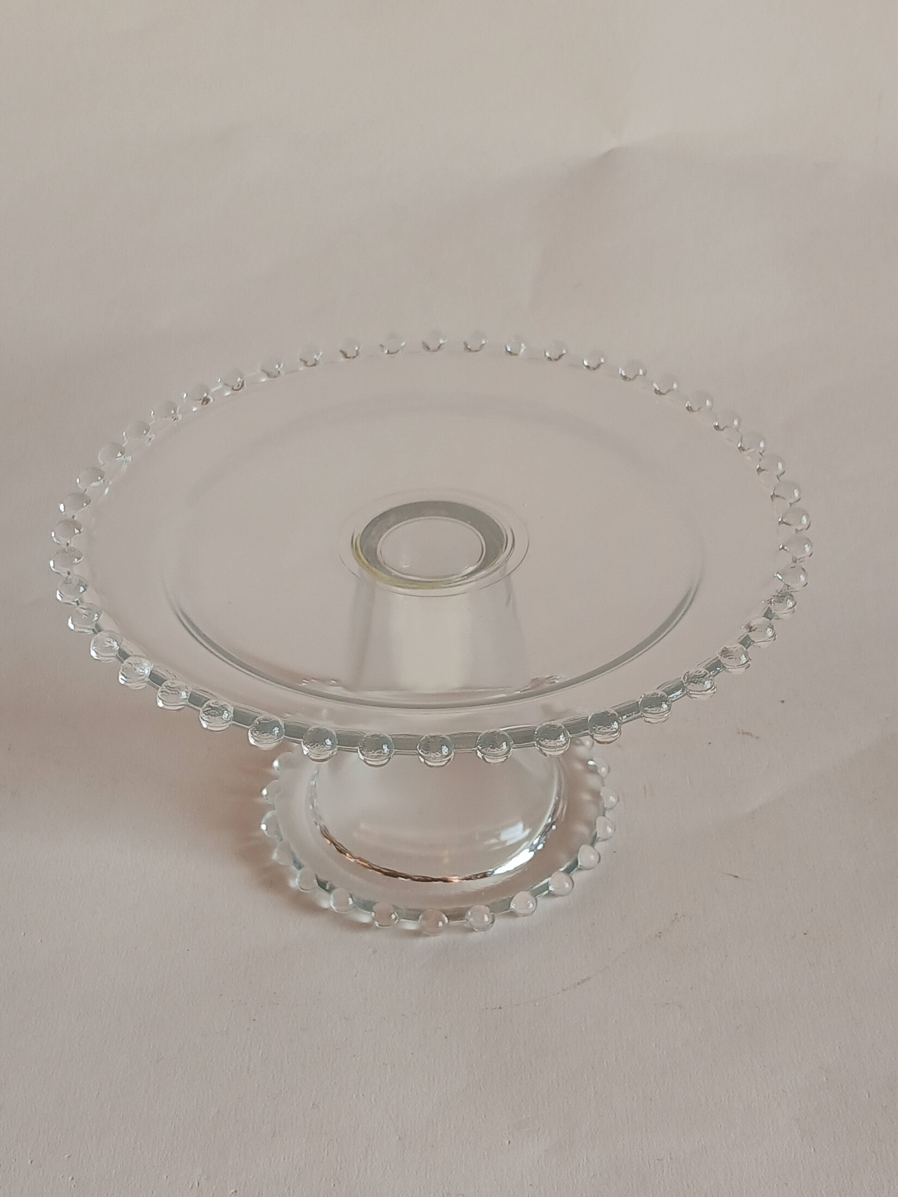 Glass cake dish
