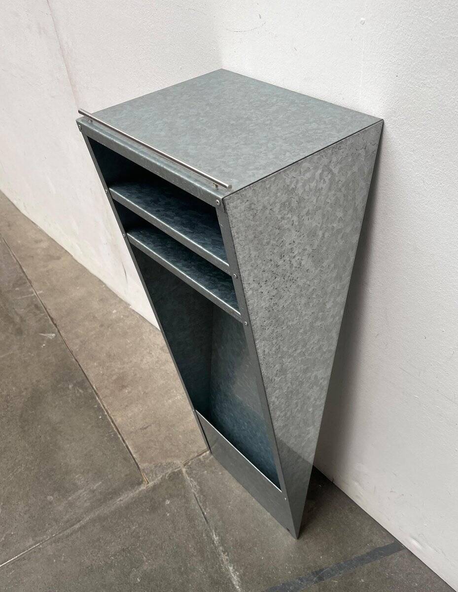 Étagère murale en métal postmoderne allemande de Radius Design, années 1980