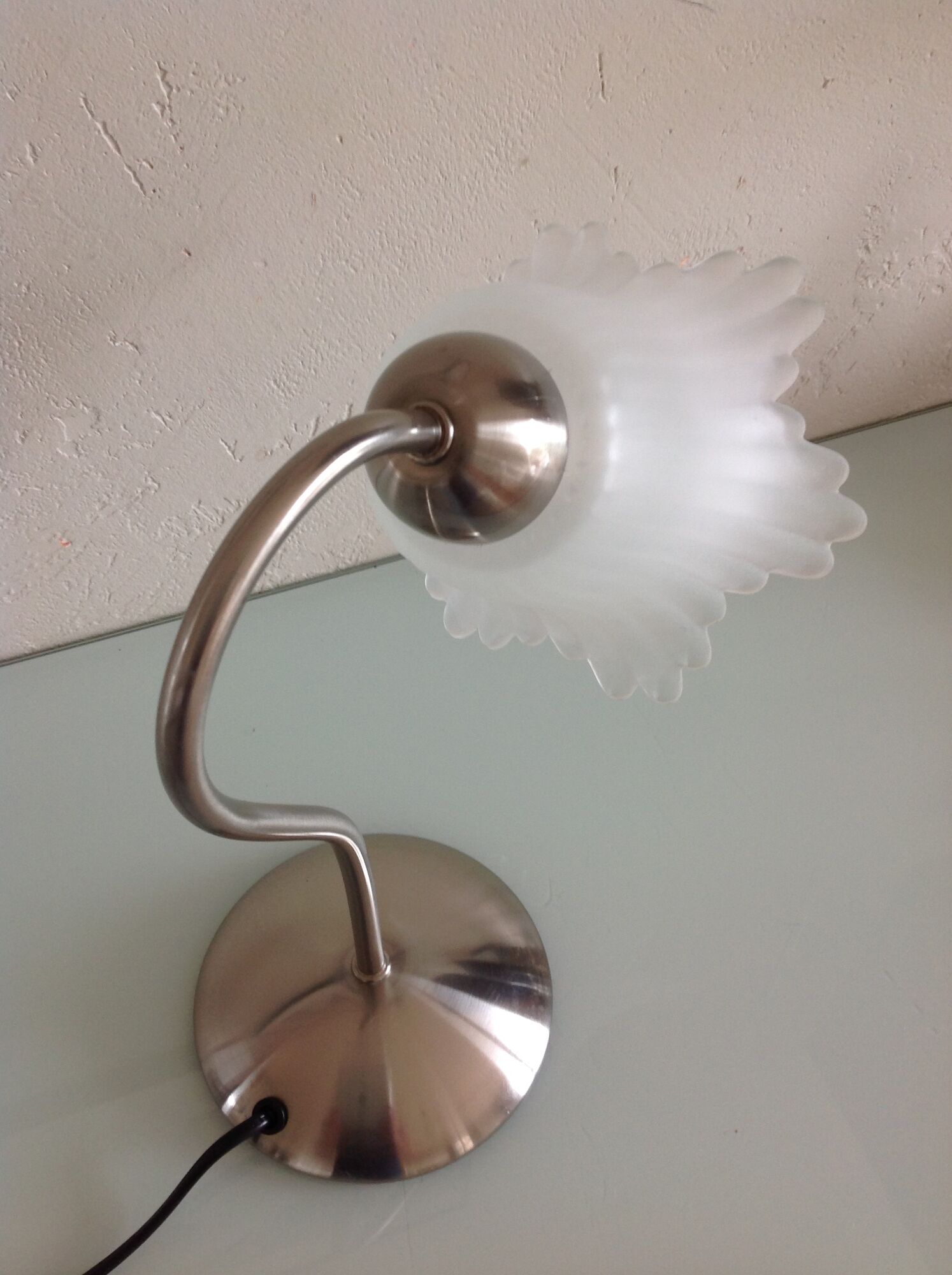 Bedside lamp in metal and frosted glass art deco style