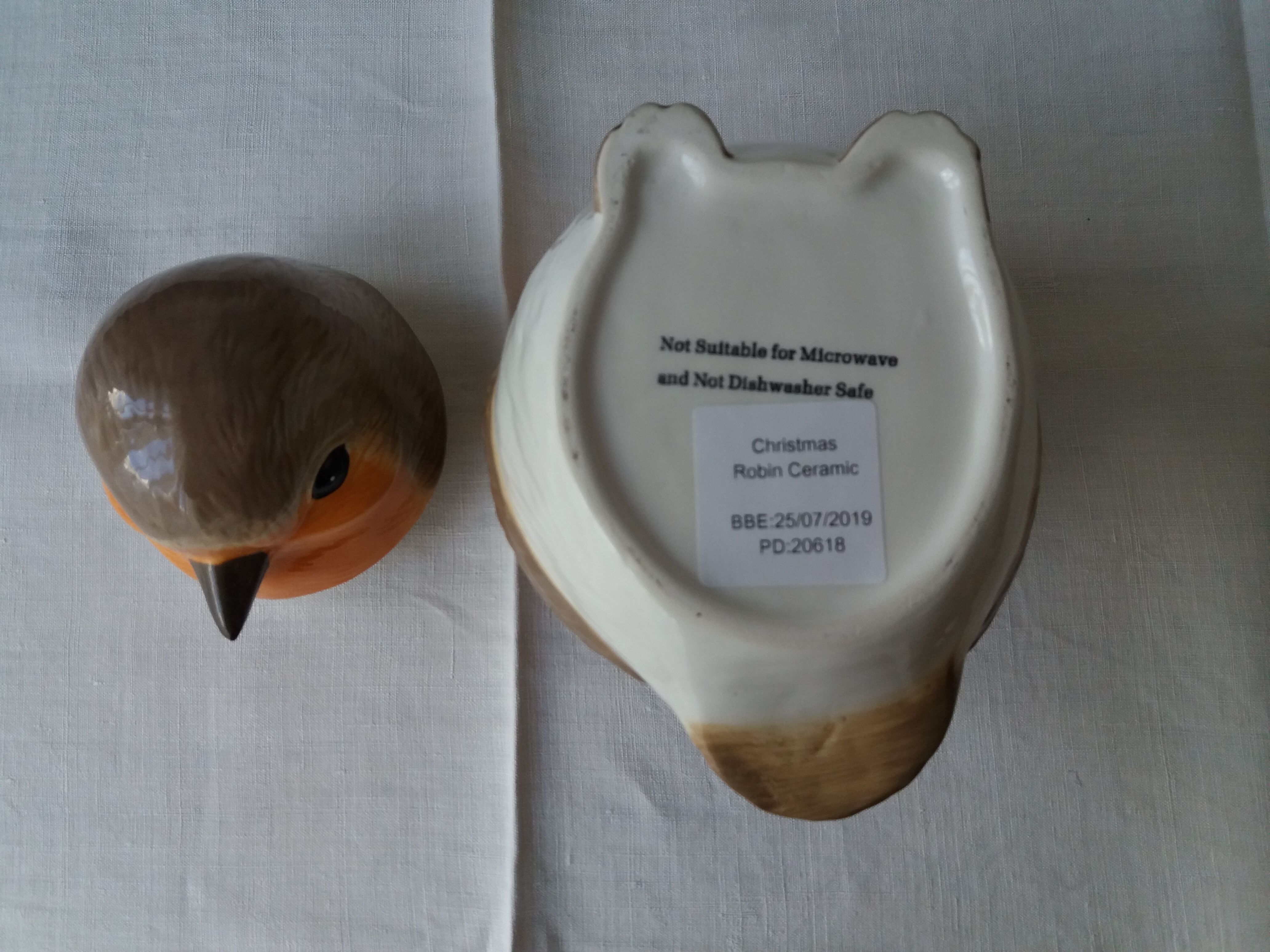 Covered jar jar jar in the shape of a bird