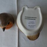 Covered jar jar jar in the shape of a bird