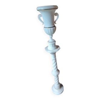 Marble effect column and its lamp