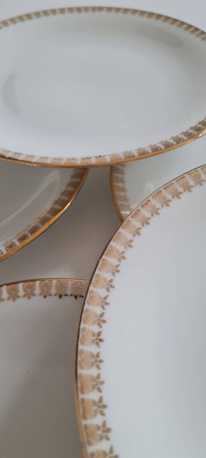 Set of 10 porcelain dessert plates