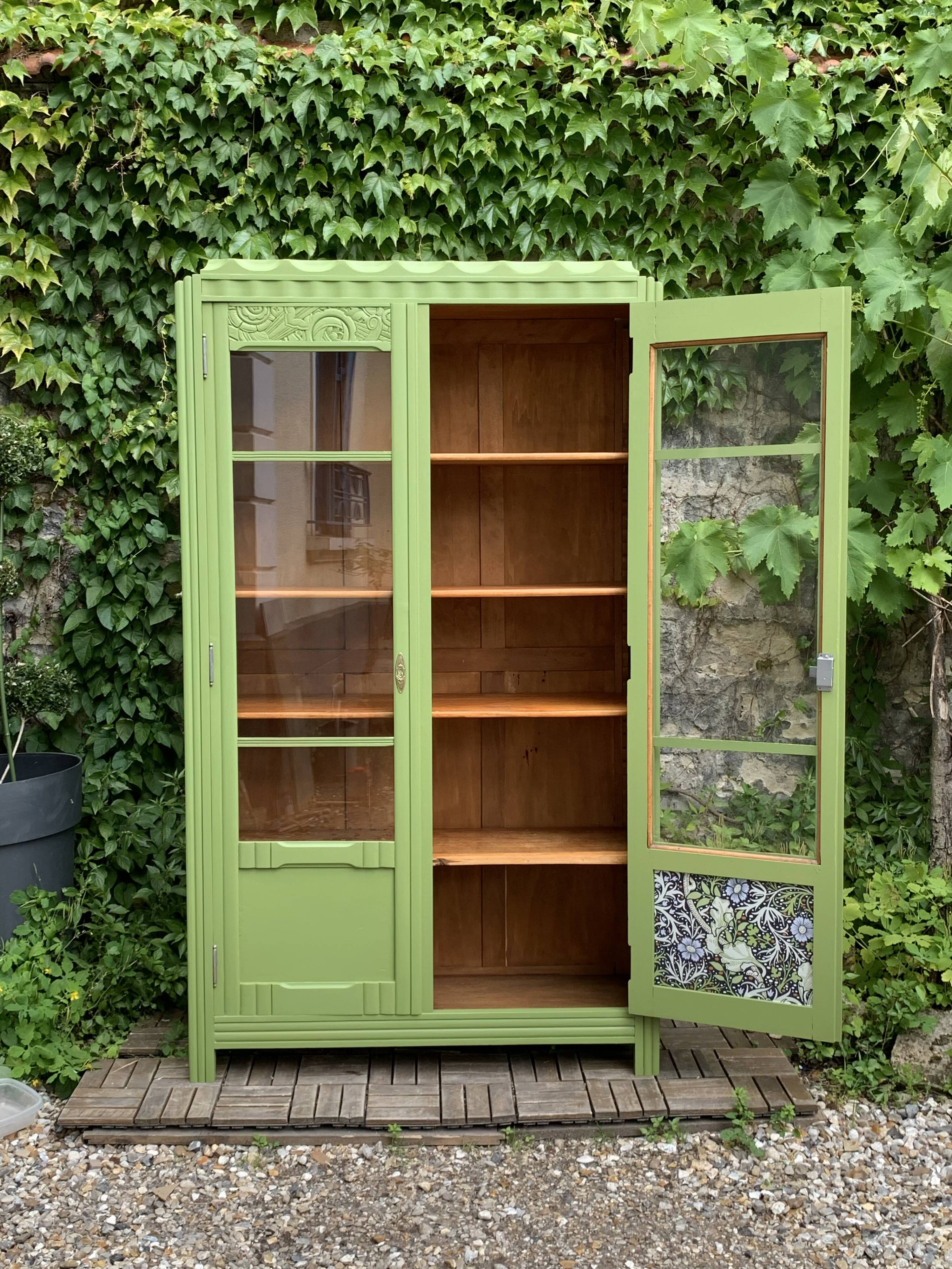 Armoire parisienne vitrée art déco 1930 kaki