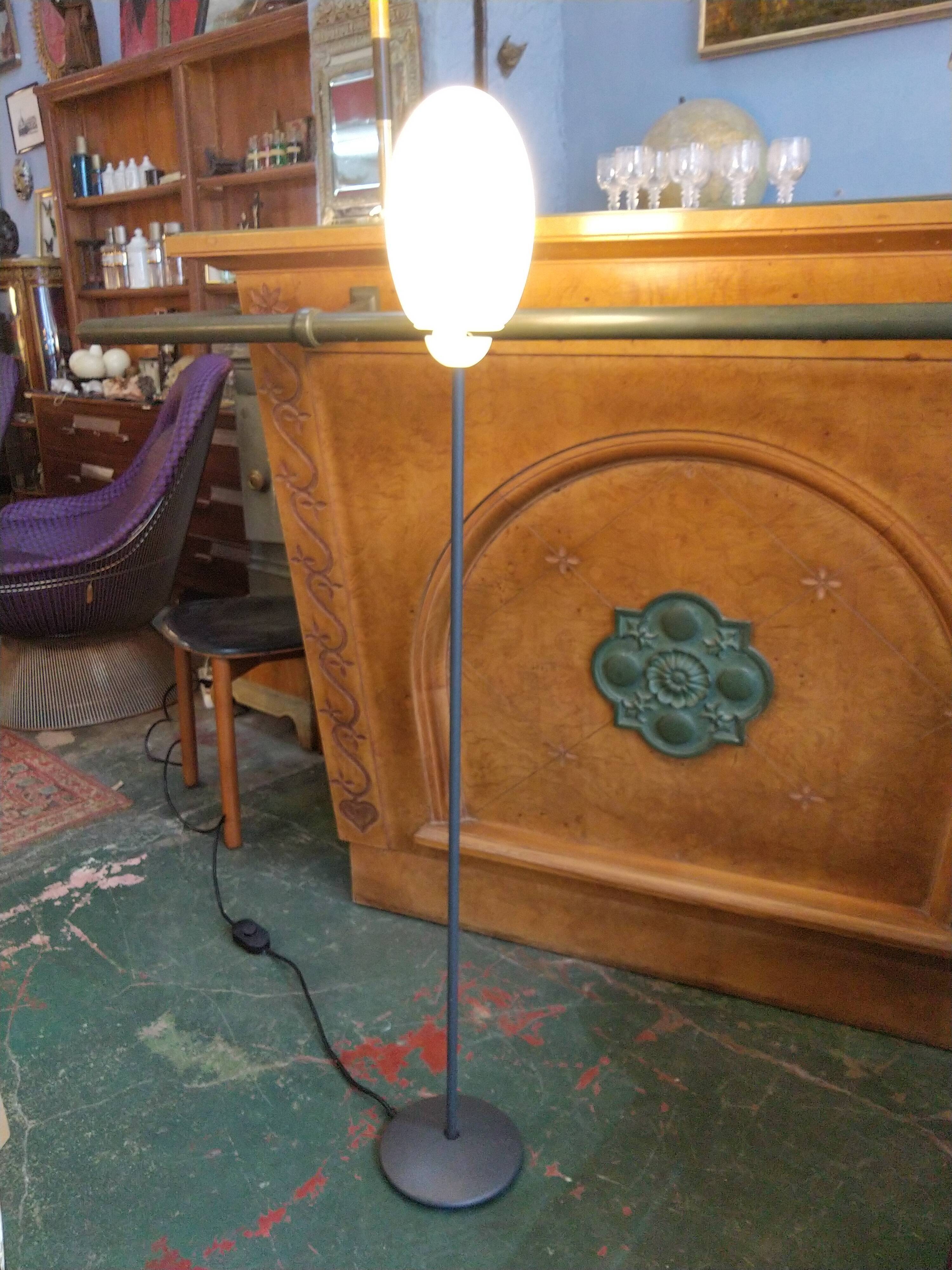 Brera egg floor lamp