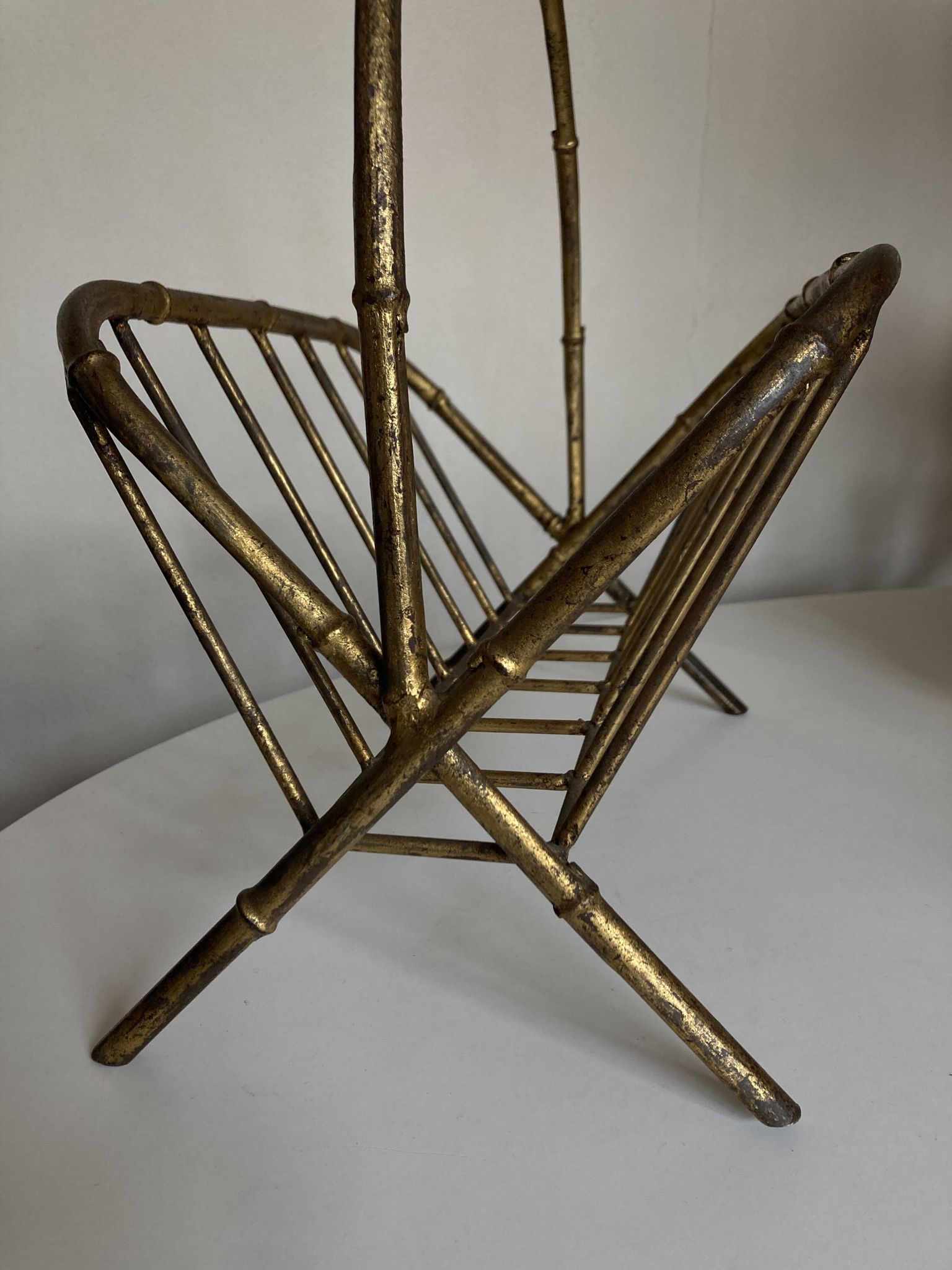 1960 magazine rack faux bamboo in beaten gold iron Italian craftsmanship