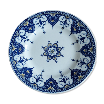 Old earthenware plate Sarreguemines model Cluny XIXth