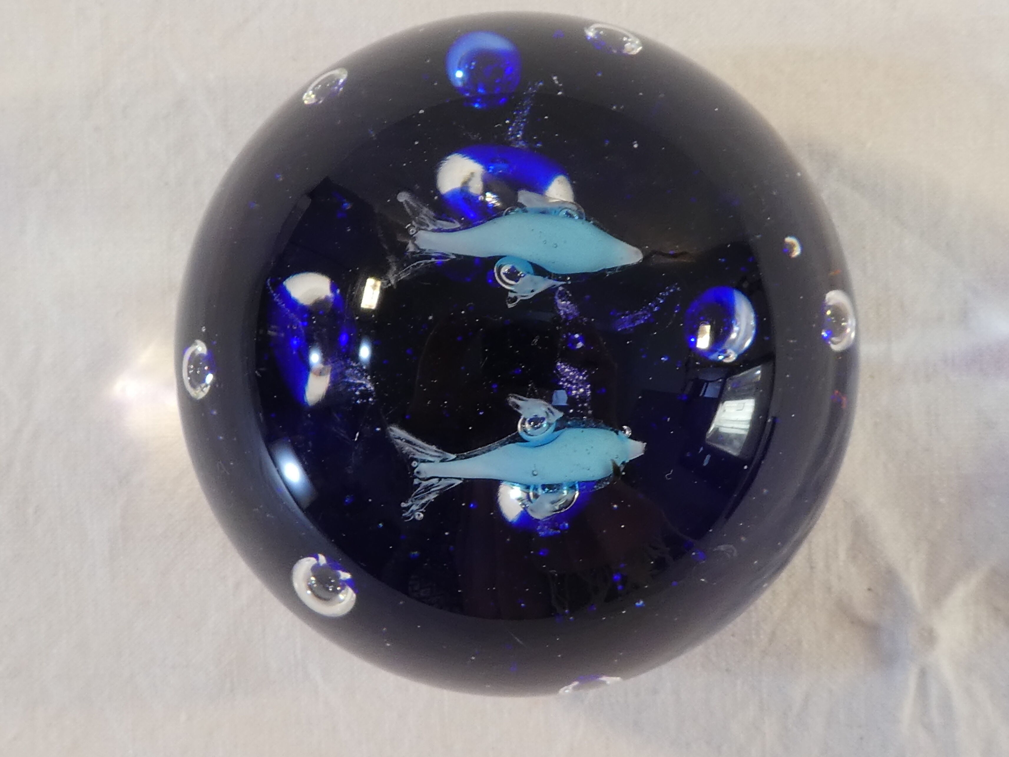 Sulphide / Paperweight THE DOLPHINS with blue background nº2