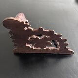 Tablette murale d’angle sculptée