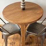 Tripod round table in solid oak