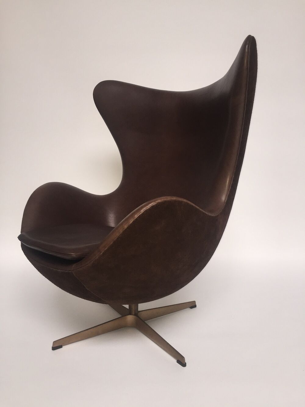 Golden Egg Chair, Arne Jacobsen, Fritz Hansen
