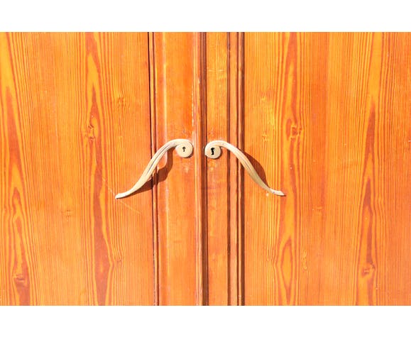 Low wardrobe with closet and drawers