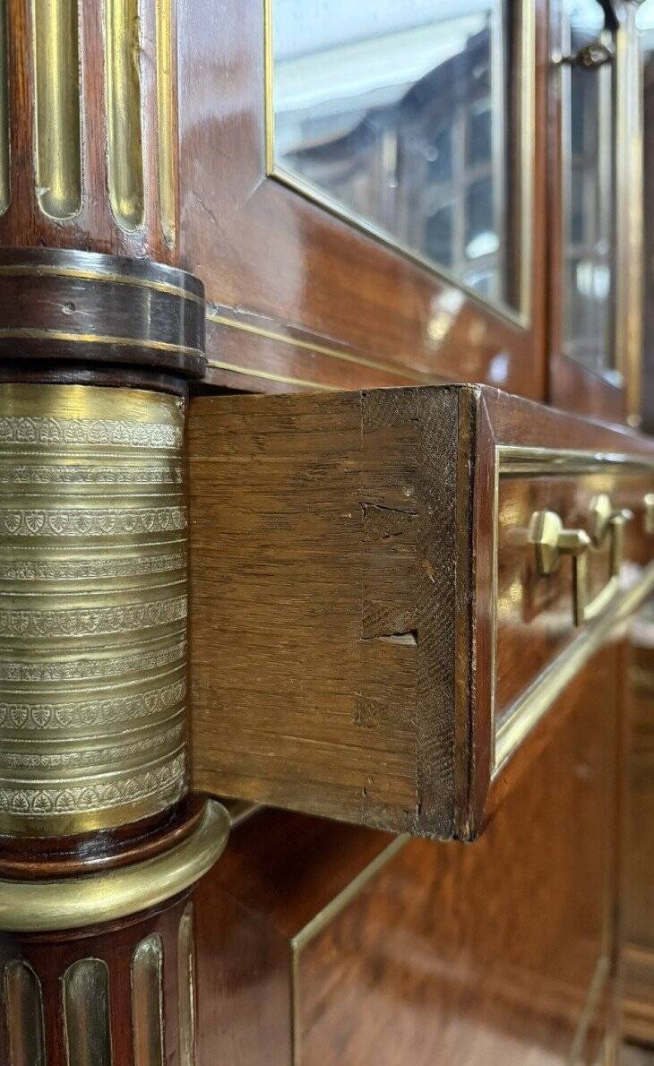 secrétaire guillotine Parisien d’époque Louis XVI, en acajou et laiton doré