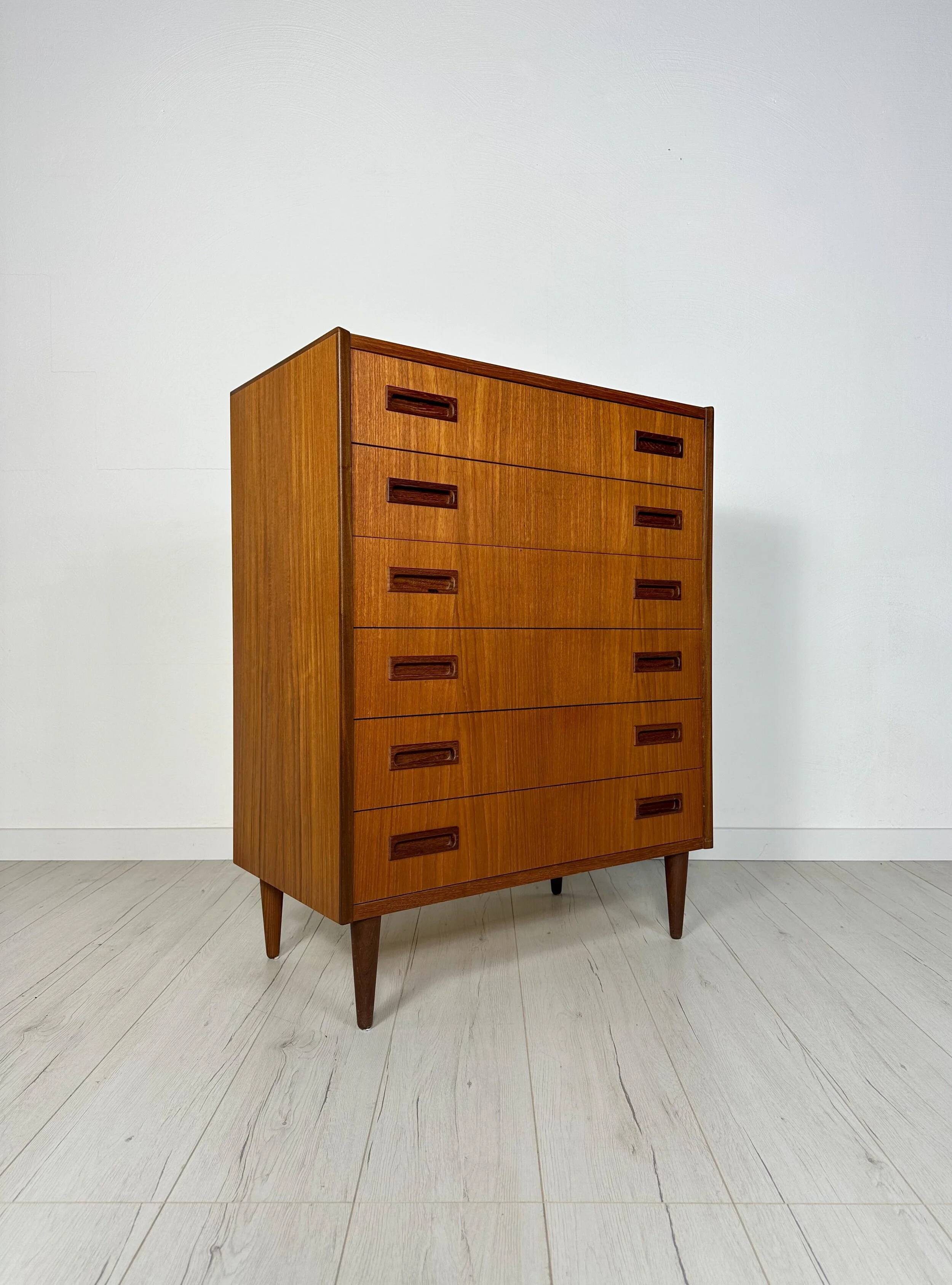 1960s Vintage Minimalistic Mid-Century Danish Teak Dresser