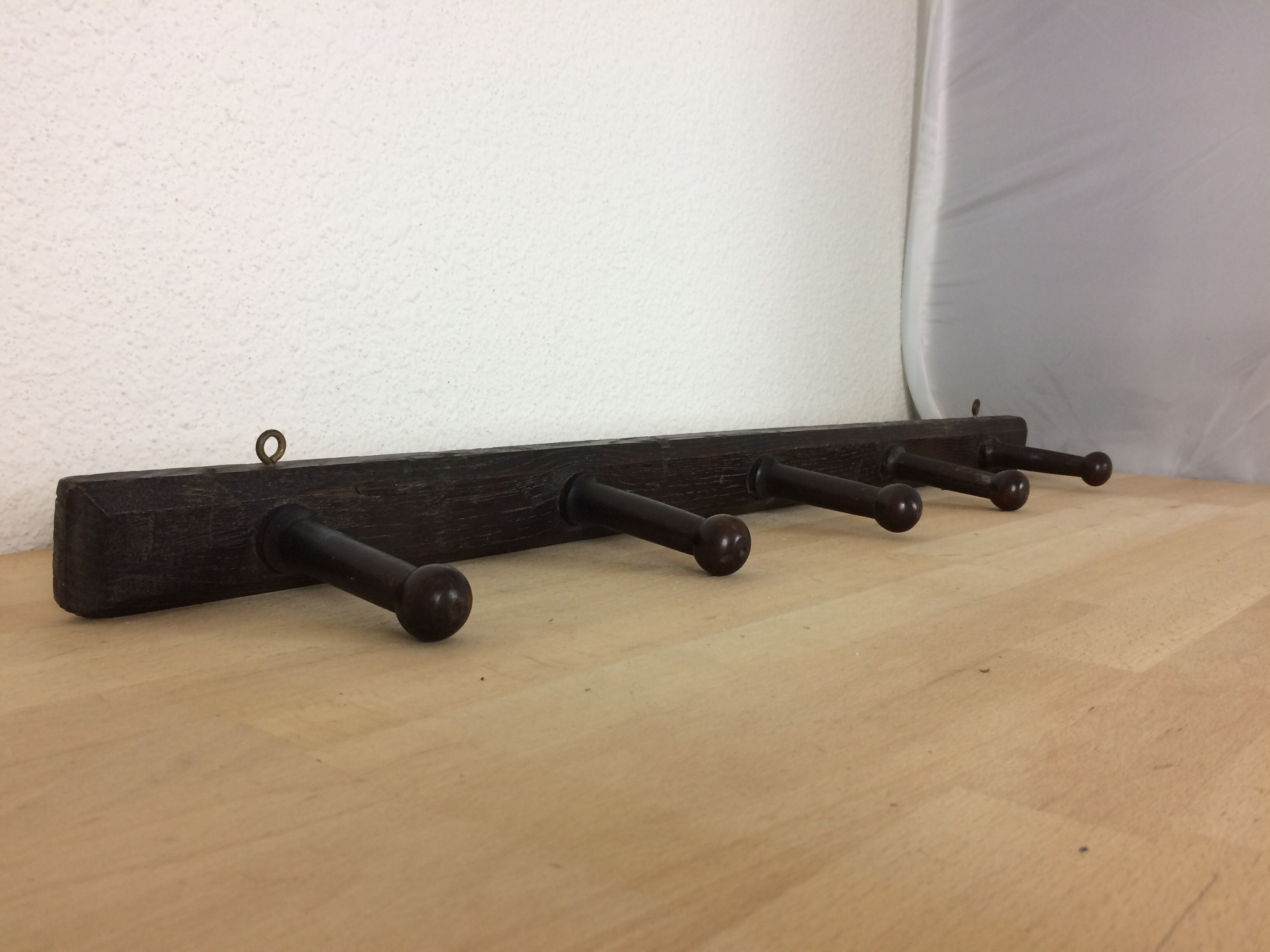 5-ball wooden wall coat holder