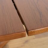 Mid-Century Round Walnut Extendable Dining Table, United Knigdom, 1950s