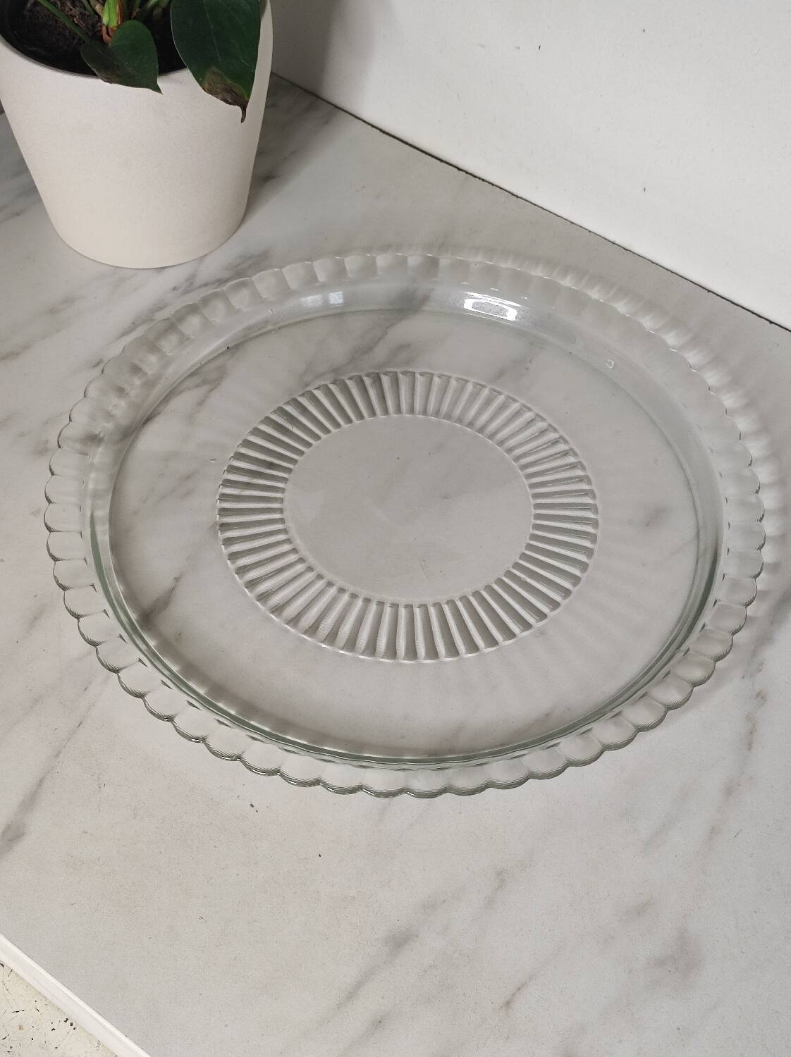 Glass serving dish