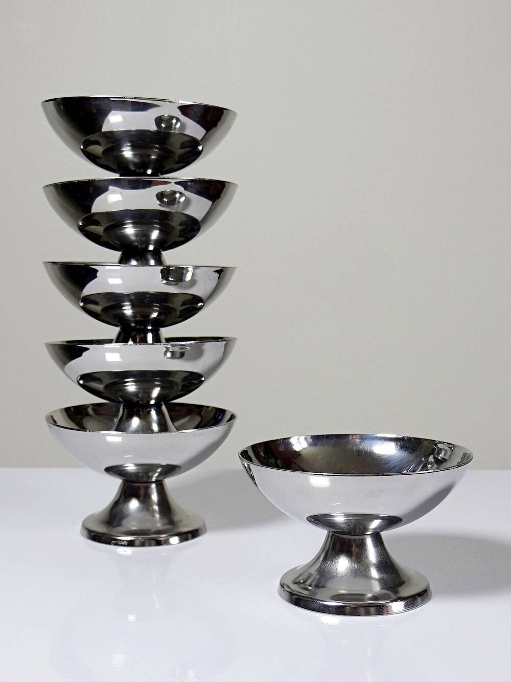 6 vintage bistro-style stainless steel dessert bowls on feet