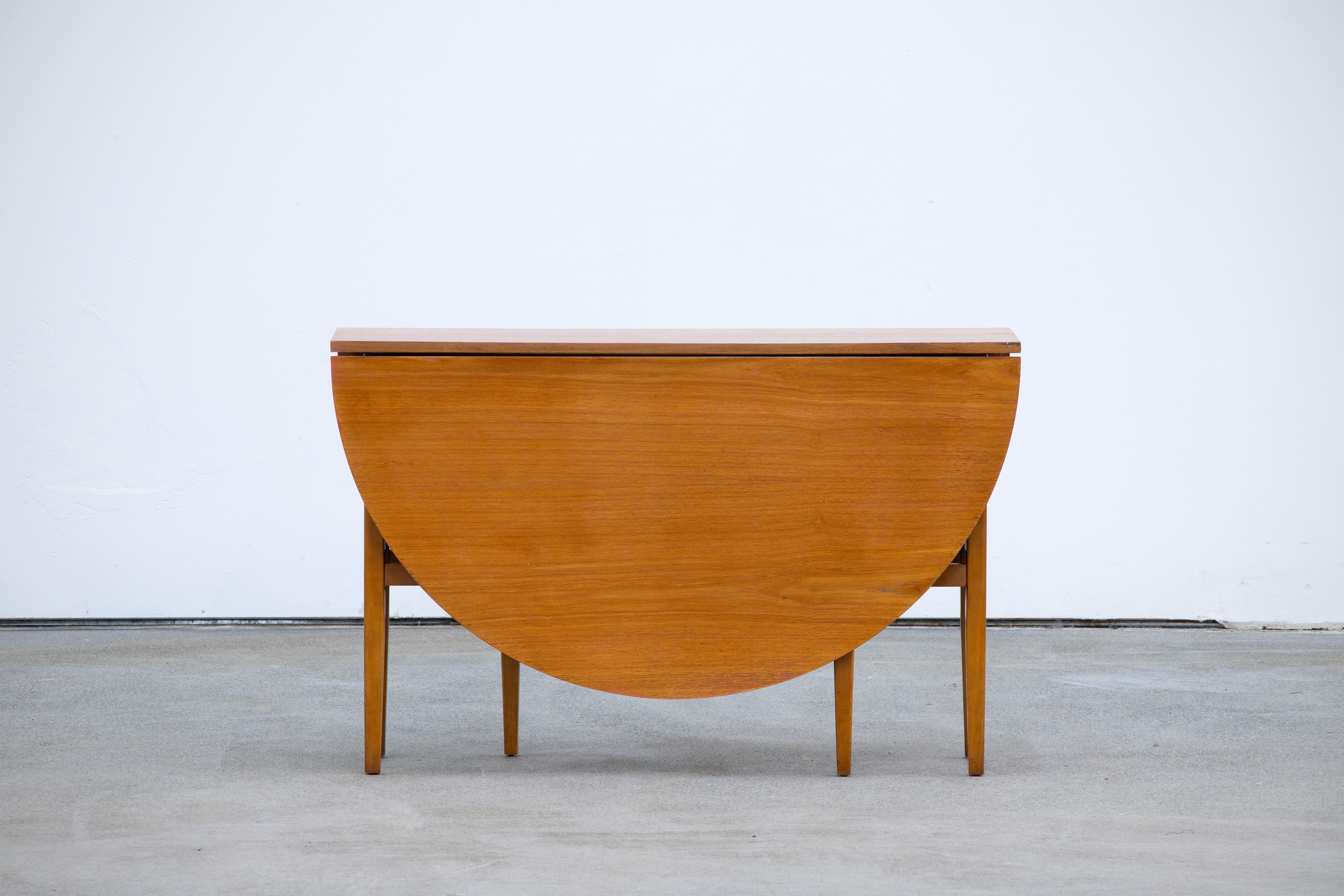 Dining table in scandinavian teck 1960